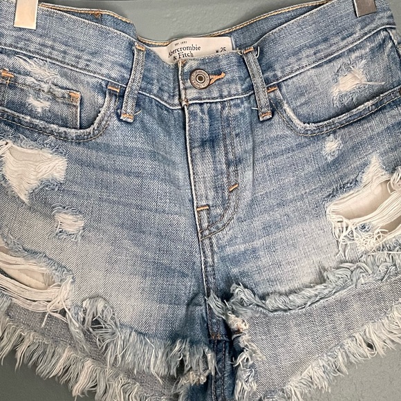 Abercrombie & Fitch Distressed Light Wash Denim Shorts Size 0 Waist 25 - Picture 9 of 9